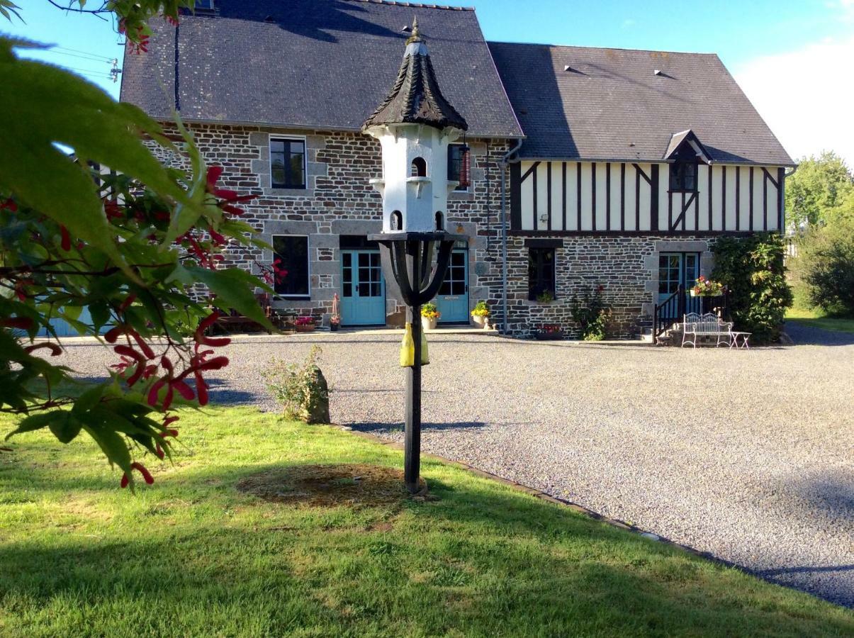 Maison Mai Or La Petite Maison Mai Or La Petite Grange Or All Three La Chapelle-Urée Екстериор снимка