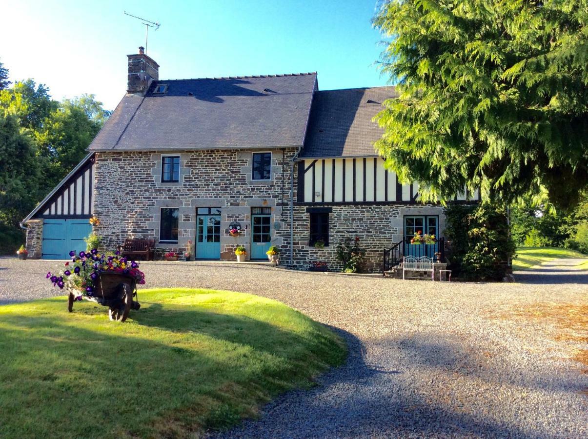 Maison Mai Or La Petite Maison Mai Or La Petite Grange Or All Three La Chapelle-Urée Екстериор снимка