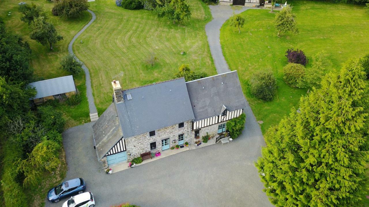 Maison Mai Or La Petite Maison Mai Or La Petite Grange Or All Three La Chapelle-Urée Екстериор снимка