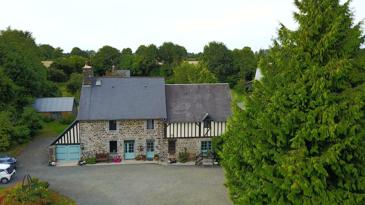 Maison Mai Or La Petite Maison Mai Or La Petite Grange Or All Three La Chapelle-Urée Екстериор снимка